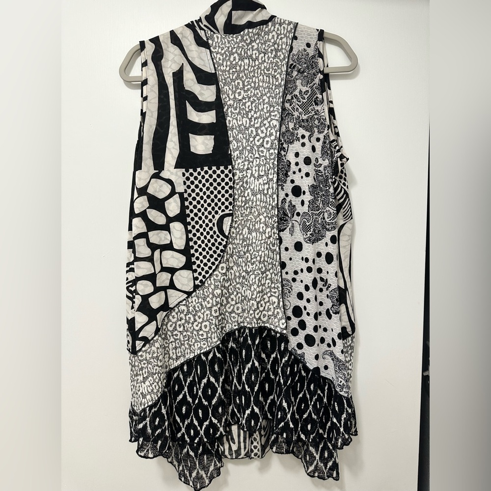 Abstract Vest - Picture 2 of 2